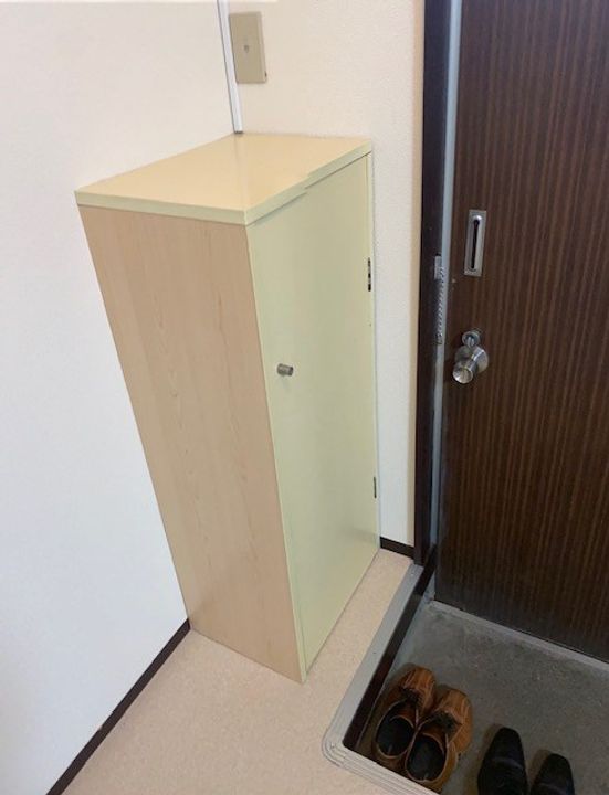 秋本コーポの玄関