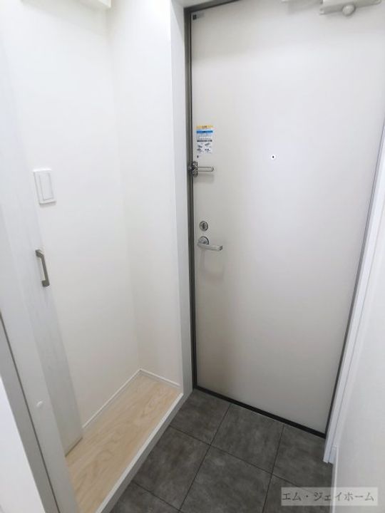 滋賀県蒲生郡日野町大窪(アパート)の賃貸物件の玄関