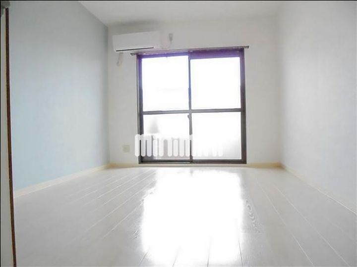 ジュエルボックスの居間