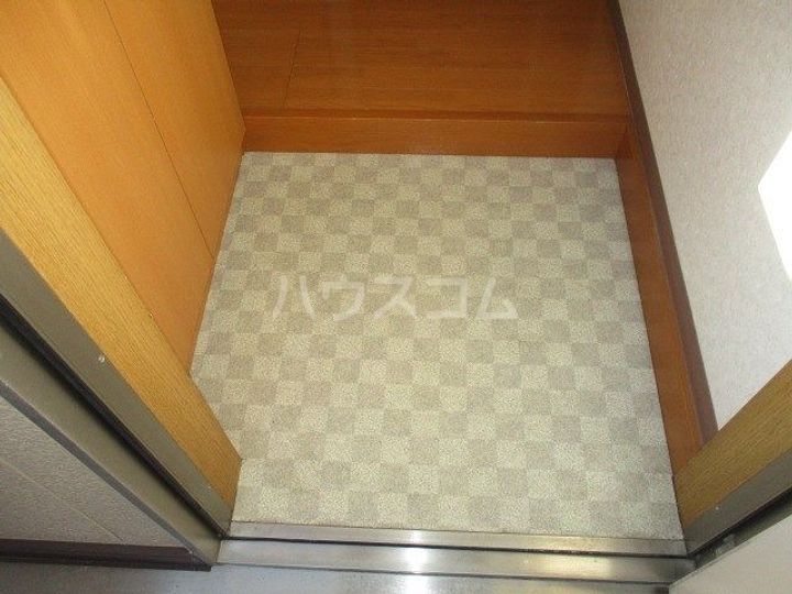 フラットサードの玄関
