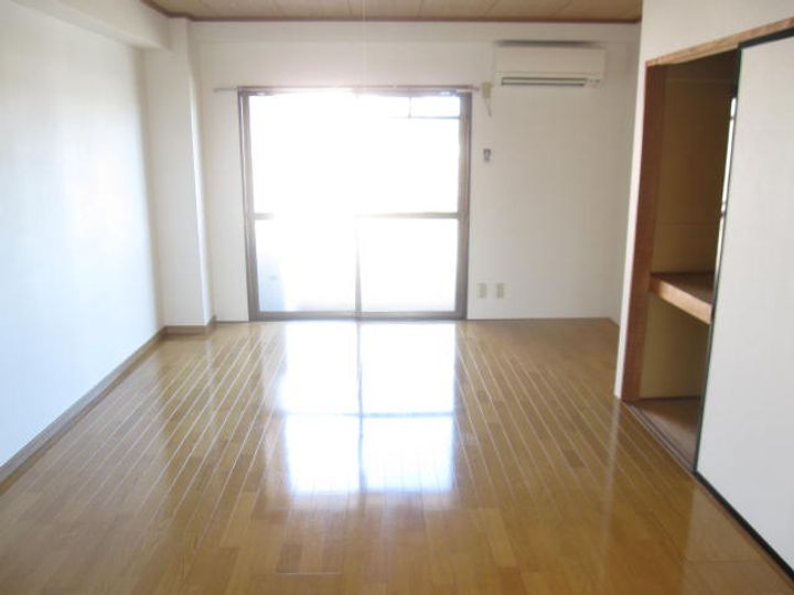 サンライズ銀杏の居間