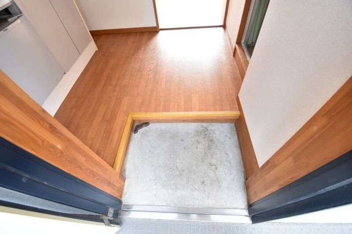 神尾ハイツの玄関