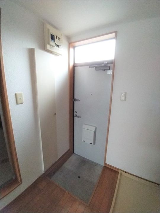 エクセルシャトー菱沼の玄関