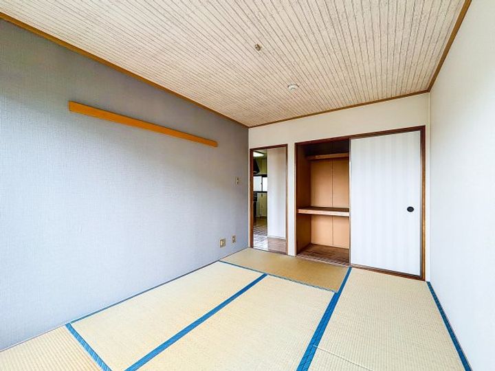 長野県北佐久郡軽井沢町大字長倉(アパート)の賃貸物件の居間