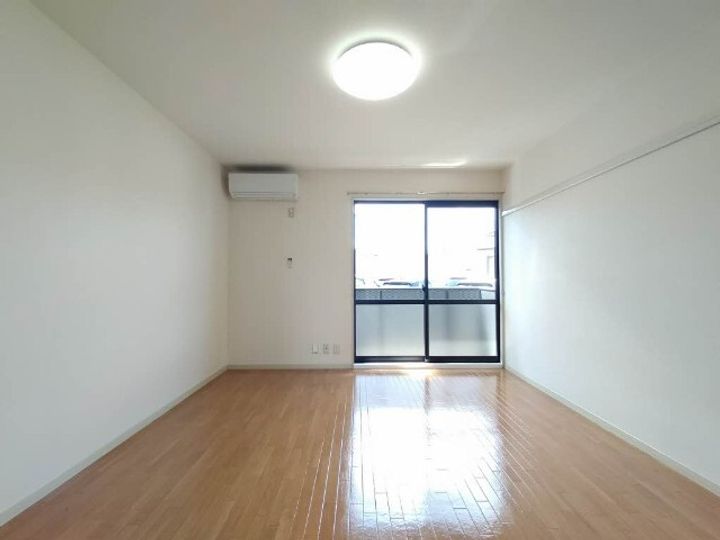 ラフィーネST B棟の居間