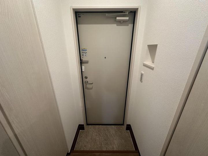 REGALEST R 卸町の玄関