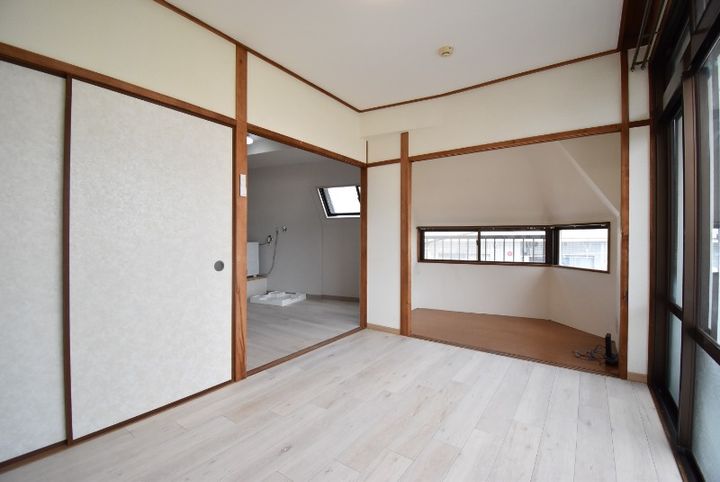 佐多ビルの居間