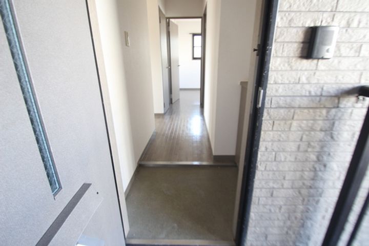 ラ・プラージュ屋代の玄関