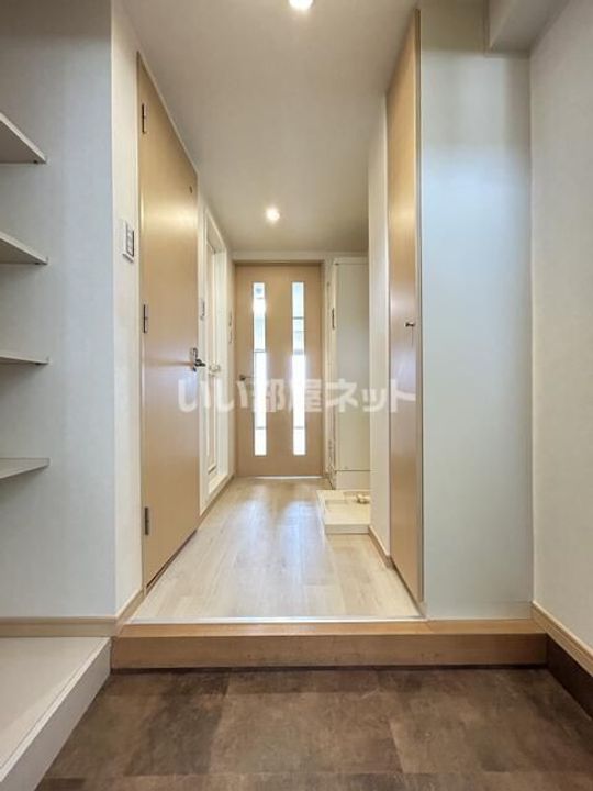 埼玉県越谷市南越谷1(マンション)の賃貸物件の玄関