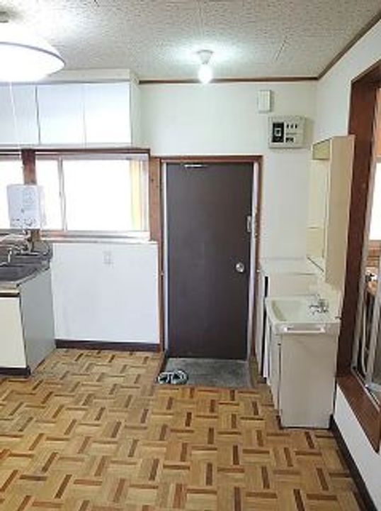 大栄ハイツの玄関