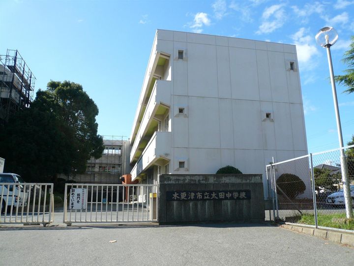 ラテラル・ミヤシタの周辺