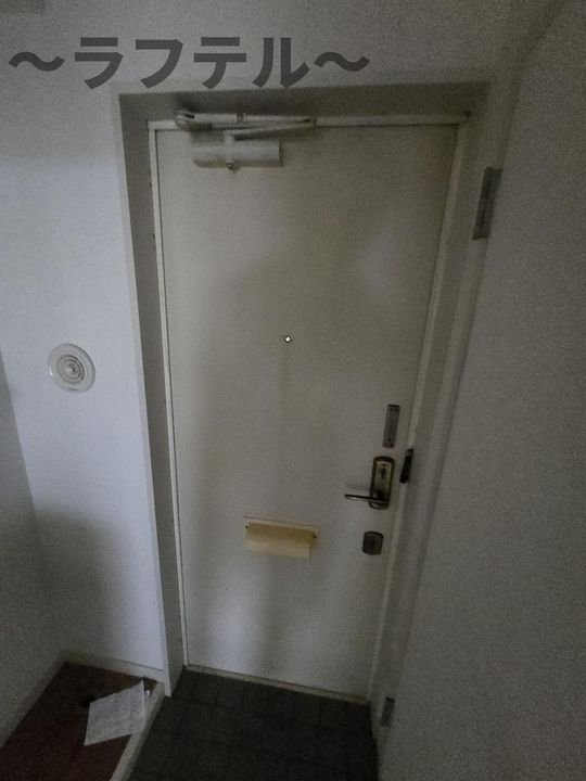 アート弥生町の玄関