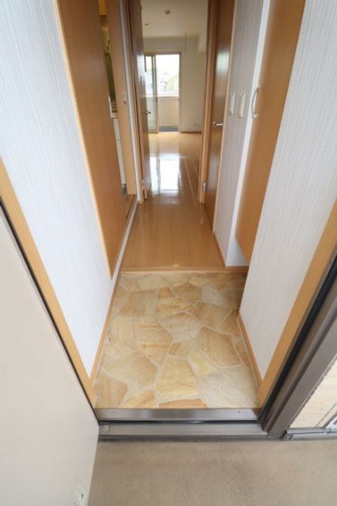 埼玉県三郷市三郷3(アパート)の賃貸物件の玄関