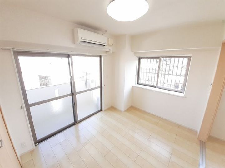 ヴィラ風の門の内装