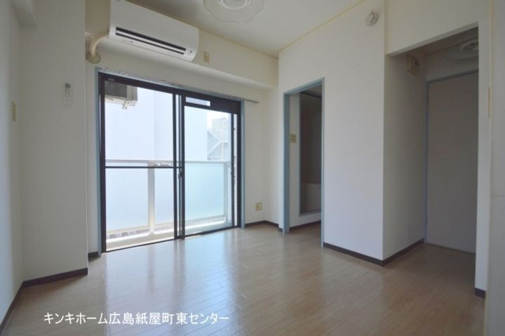 広島県広島市中区東千田町2(マンション)の賃貸物件の居間