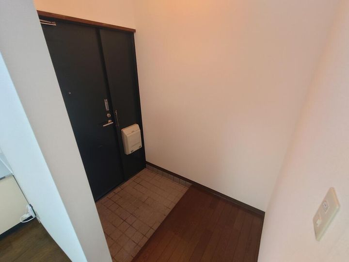 アーバンス美保の玄関