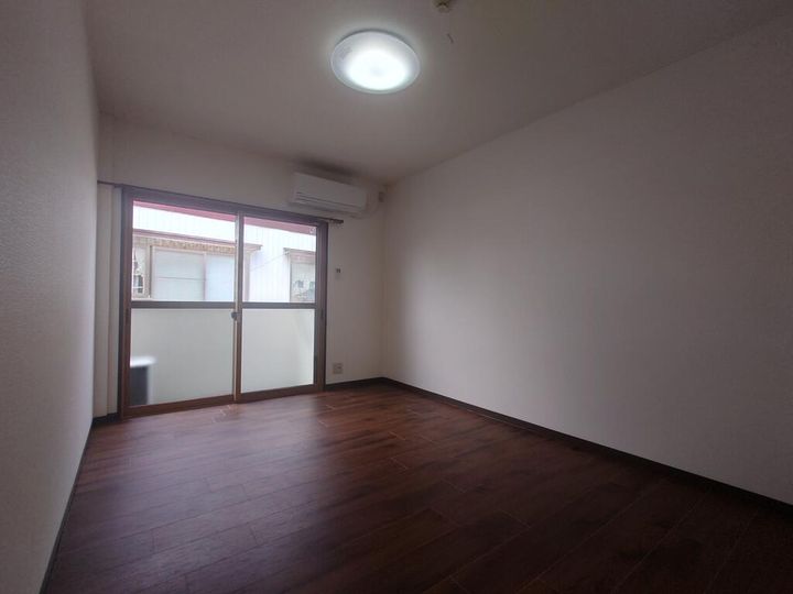 アーバンス美保の居間