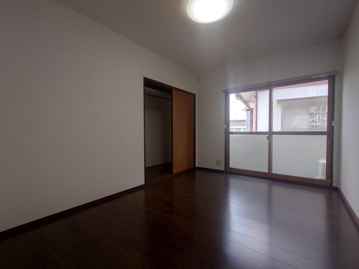 アーバンス美保の居間