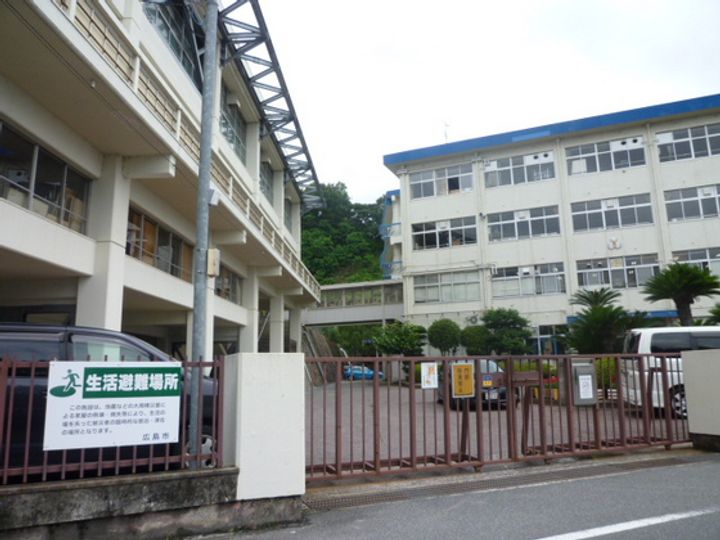 アーデル牛田新町 B棟の周辺