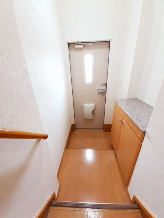群馬県伊勢崎市中央町(アパート)の賃貸物件の玄関