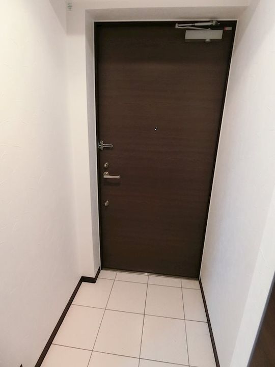 東ビルの玄関