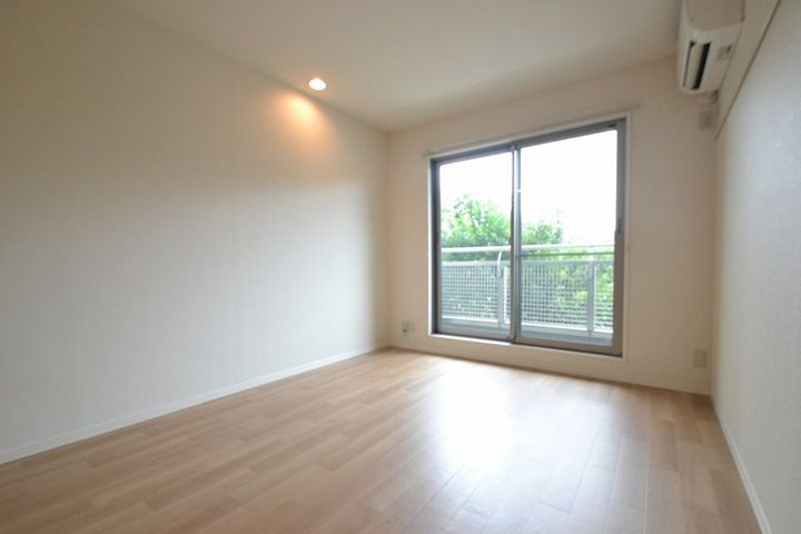 メイプルコートNの居間