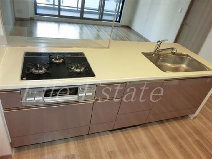 プレサンスレジェンド堺筋本町タワーのキッチン