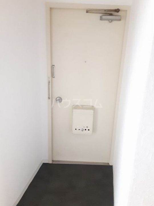 パール仲町マンションの玄関