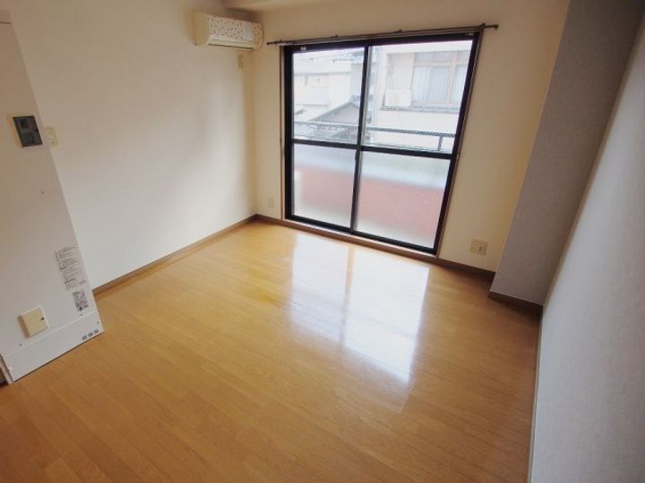 JSビル祇園の居間