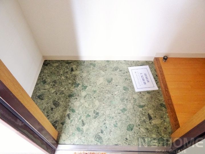 リリーブ1号館の玄関