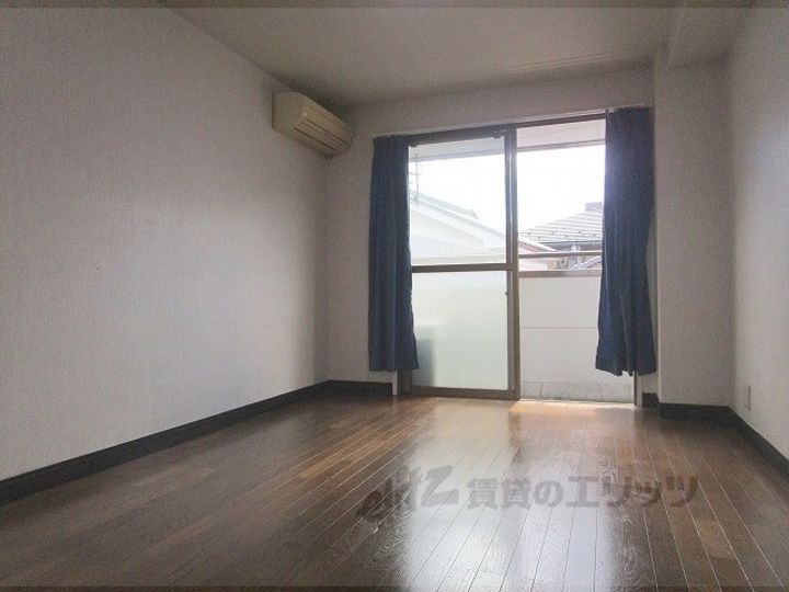 コーポ天神の居間