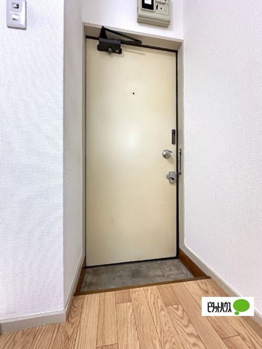 AKハイツの玄関