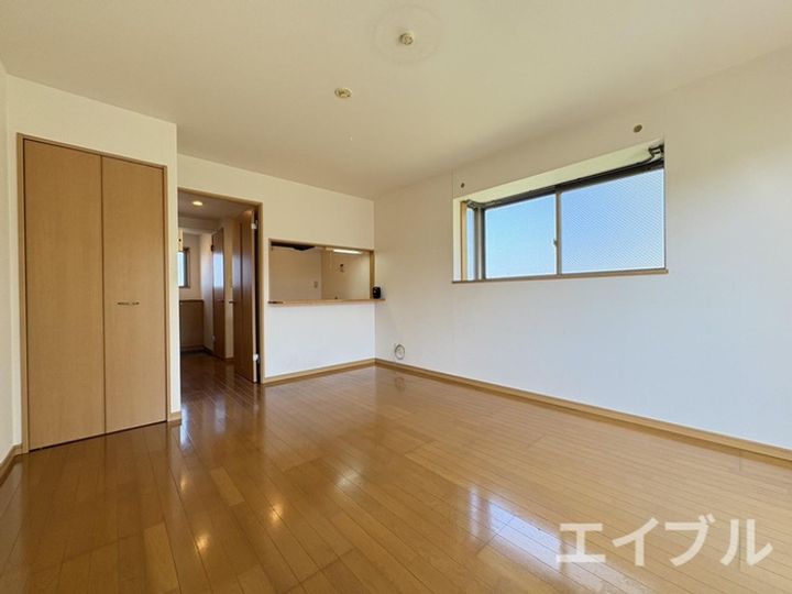 ロイヤルパレス1の居間