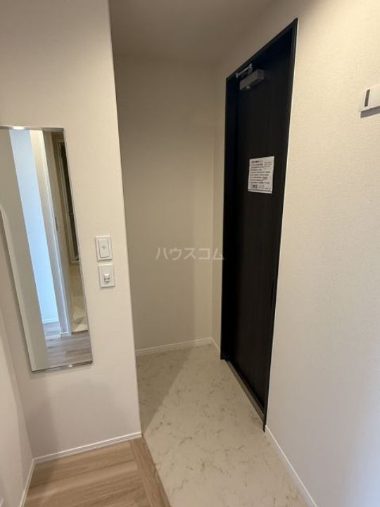 クレスコート岸町の玄関