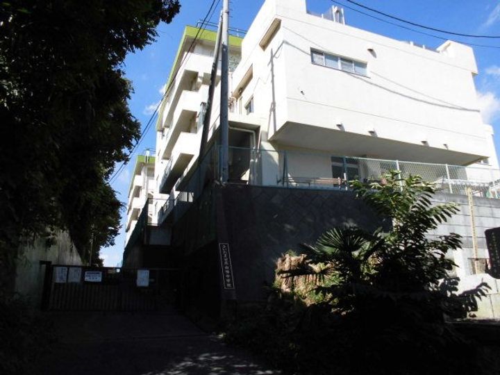 クレスコート岸町の周辺