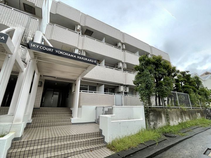 スカイコート白楽B号棟の外観