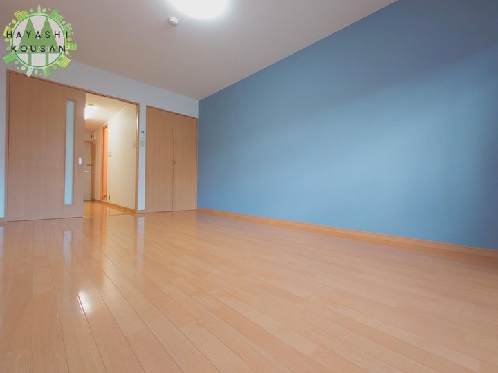 ダンハイツ大在の居間