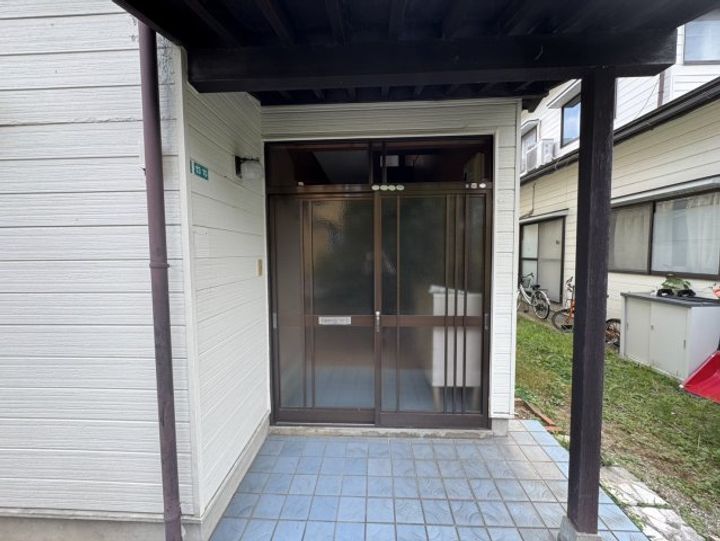 福井県福井市豊岡1(一戸建)の賃貸物件の玄関