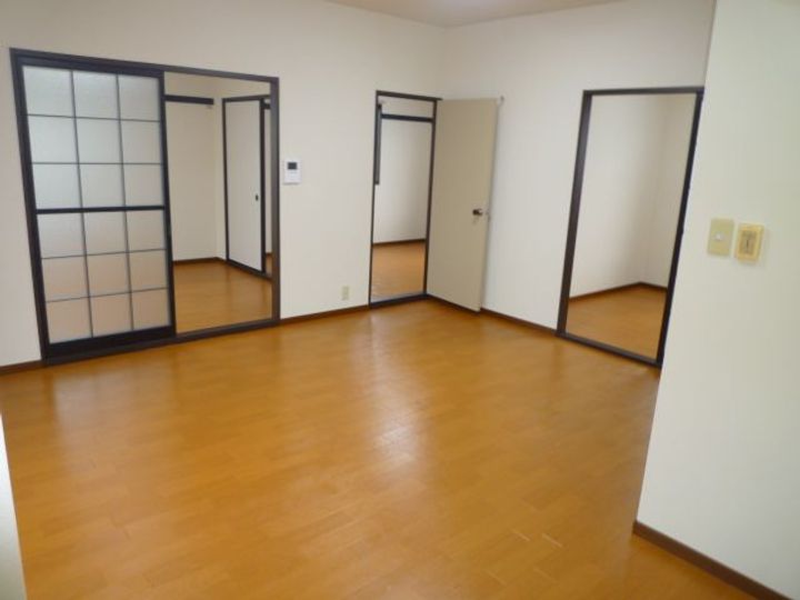 プランシェバラキAの居間