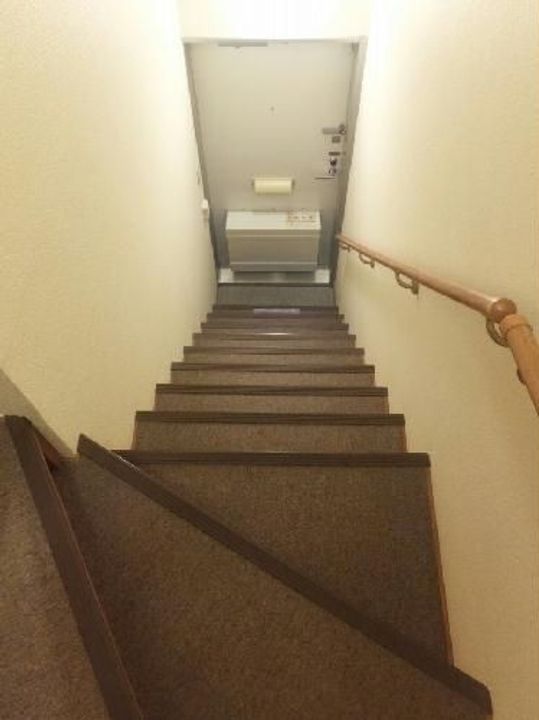 レオパレスドリームの玄関