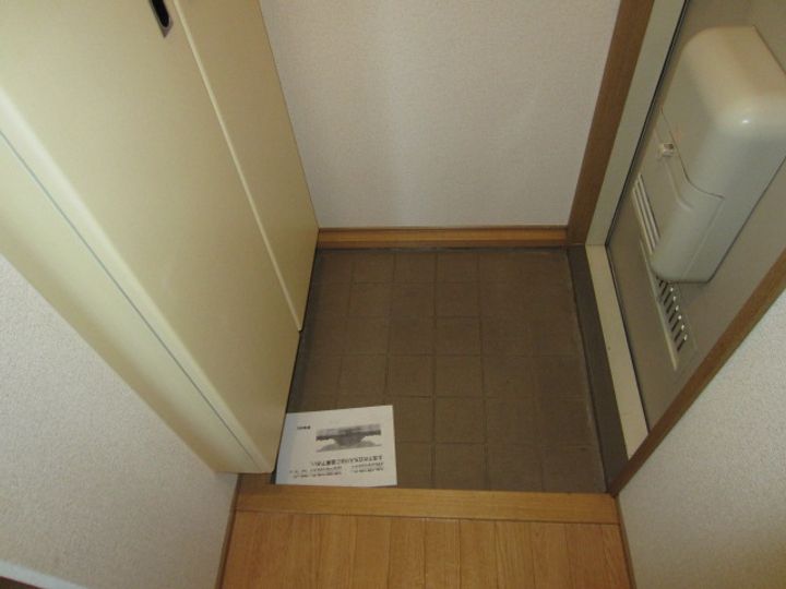 ラッキービレッジの玄関