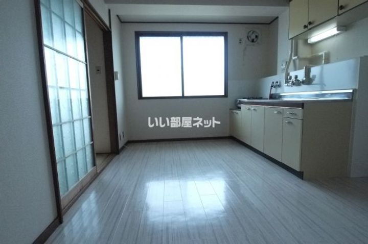 コーポ湯浅の居間