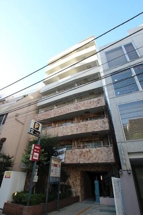 東京都新宿区四谷三栄町(マンション)の賃貸物件の外観