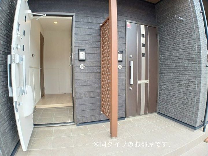 ヴィラ セレニティの玄関