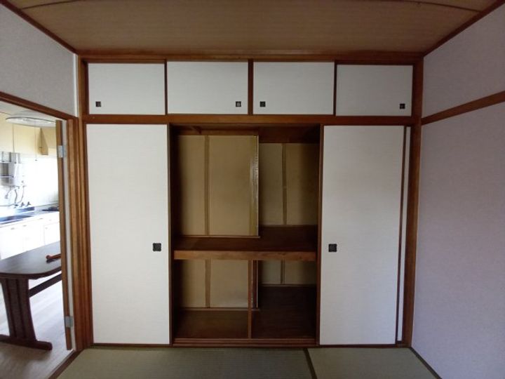 友田ハイツIの玄関