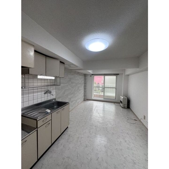 北海道札幌市中央区宮の森四条5(マンション)の賃貸物件の居間