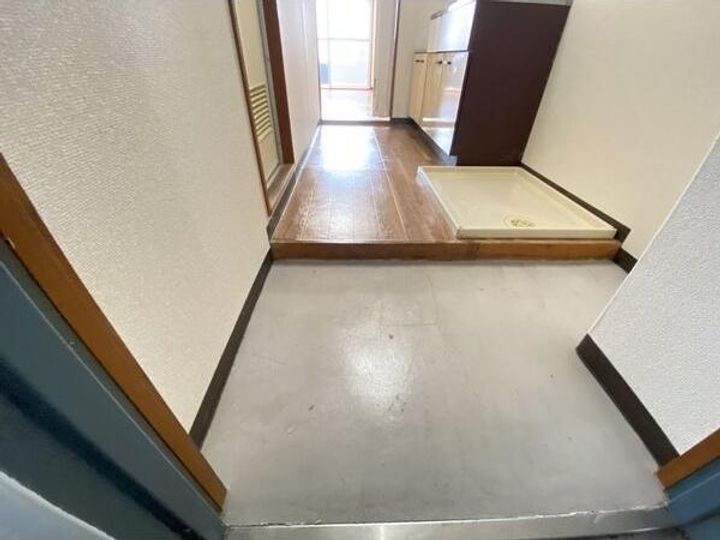 愛知県長久手市岩作三ケ峯(マンション)の賃貸物件の玄関