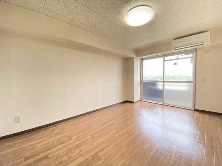 愛知県長久手市岩作三ケ峯(マンション)の賃貸物件の居間