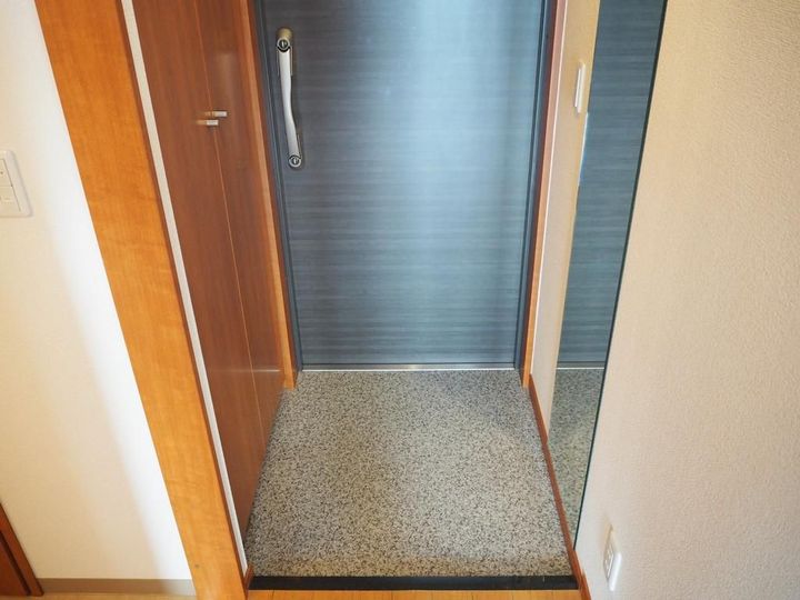 グレイス今里の玄関