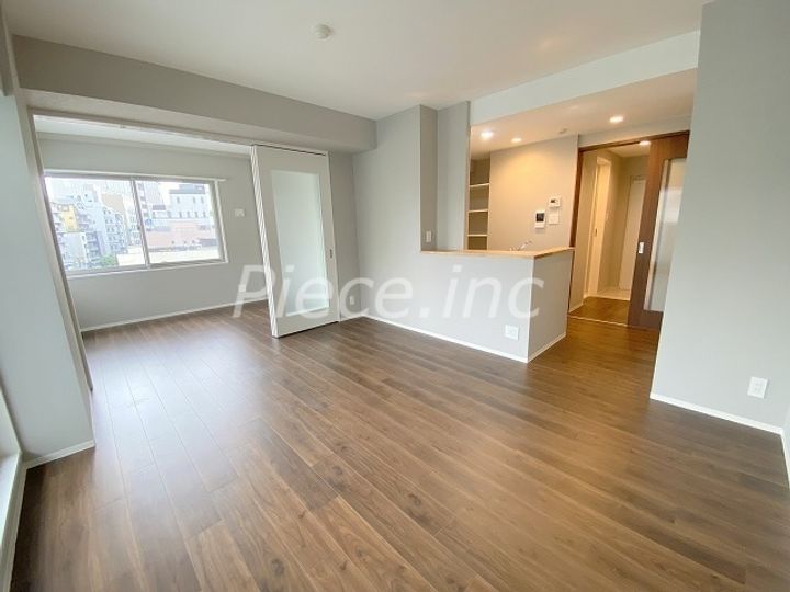 ラグレース天六の居間